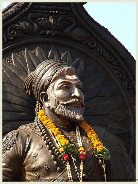 http://mavalmati.files.wordpress.com/2009/08/chhatrapati-shivaji-maharaj-image-closeup.jpg?w=450&h=600
